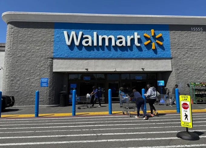Walmart Reports Strong Q2 Online Sales, But Store Results Disappoint Analysts