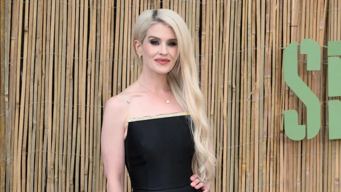 Kelly Osbourne, Kate Gosselin, And The Risks Of Oversharing On Social Media