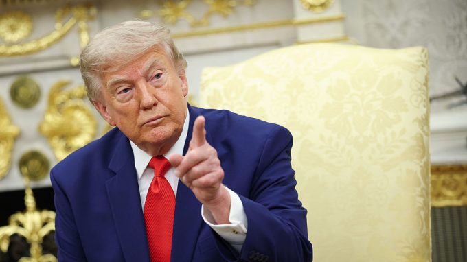 Trump orders 15% tariff on key chip material to challenge China — RT Business News