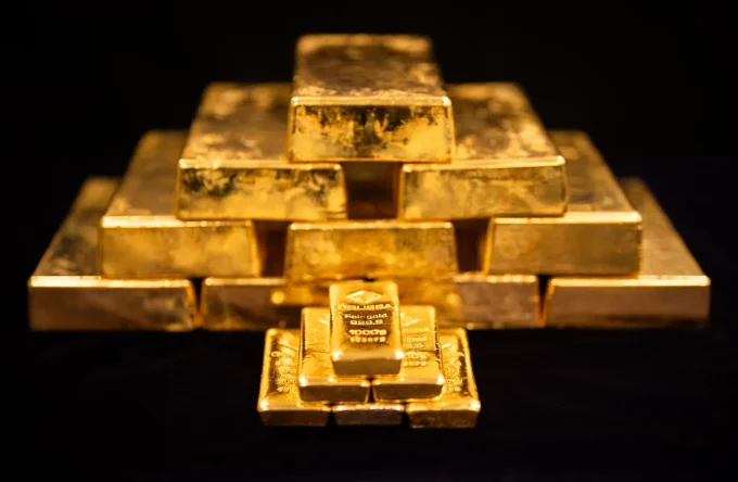 Gold Price Continues Decline Amid Interest Rate Hike Expectations