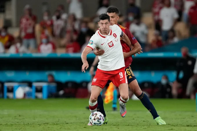 FC Barcelona Legend Lewandowski Weighs In On Rodri Signing