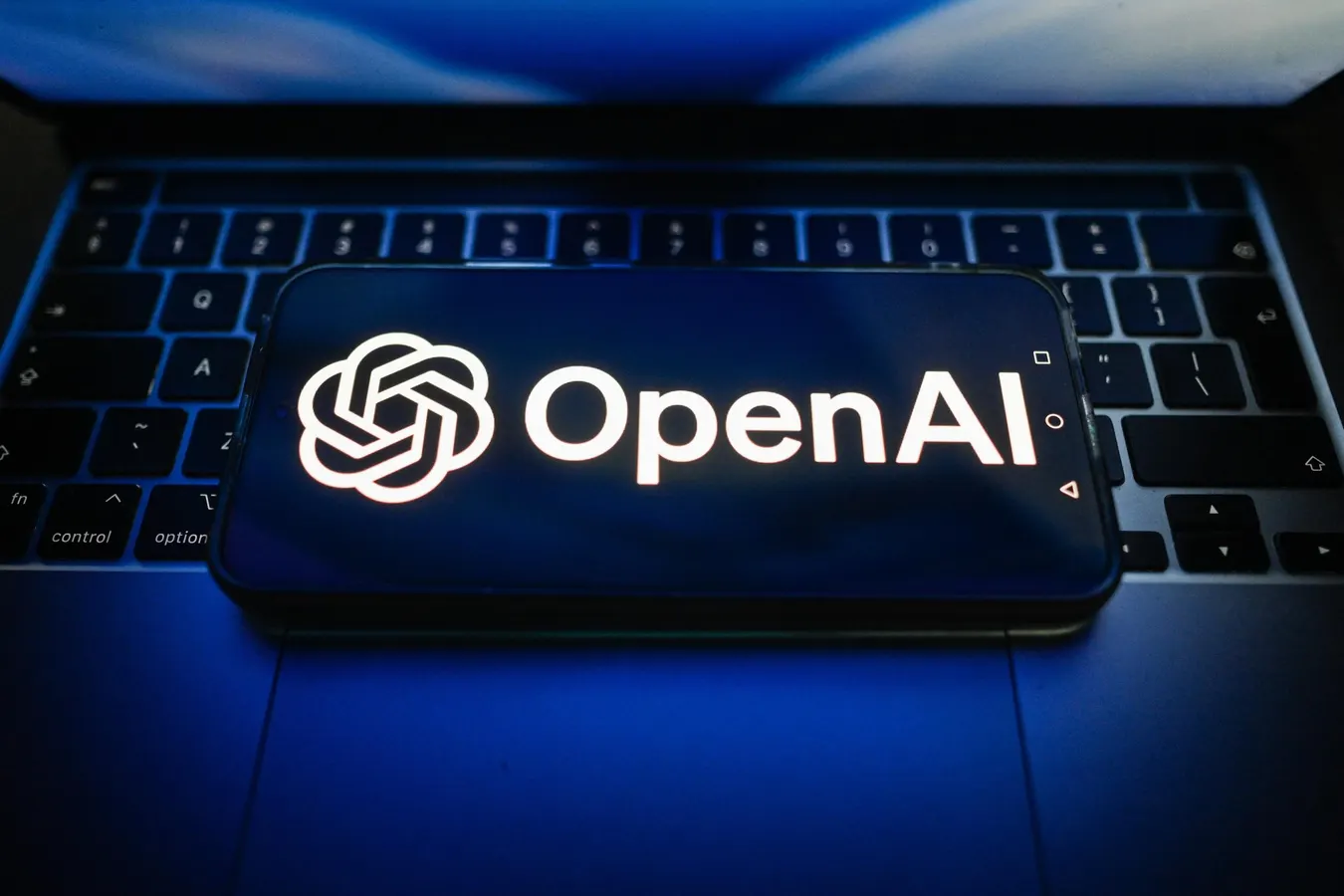 Ex-OpenAI Scientist Warns ‘Rogue AIs’ Will ‘Replicate In The Wild’