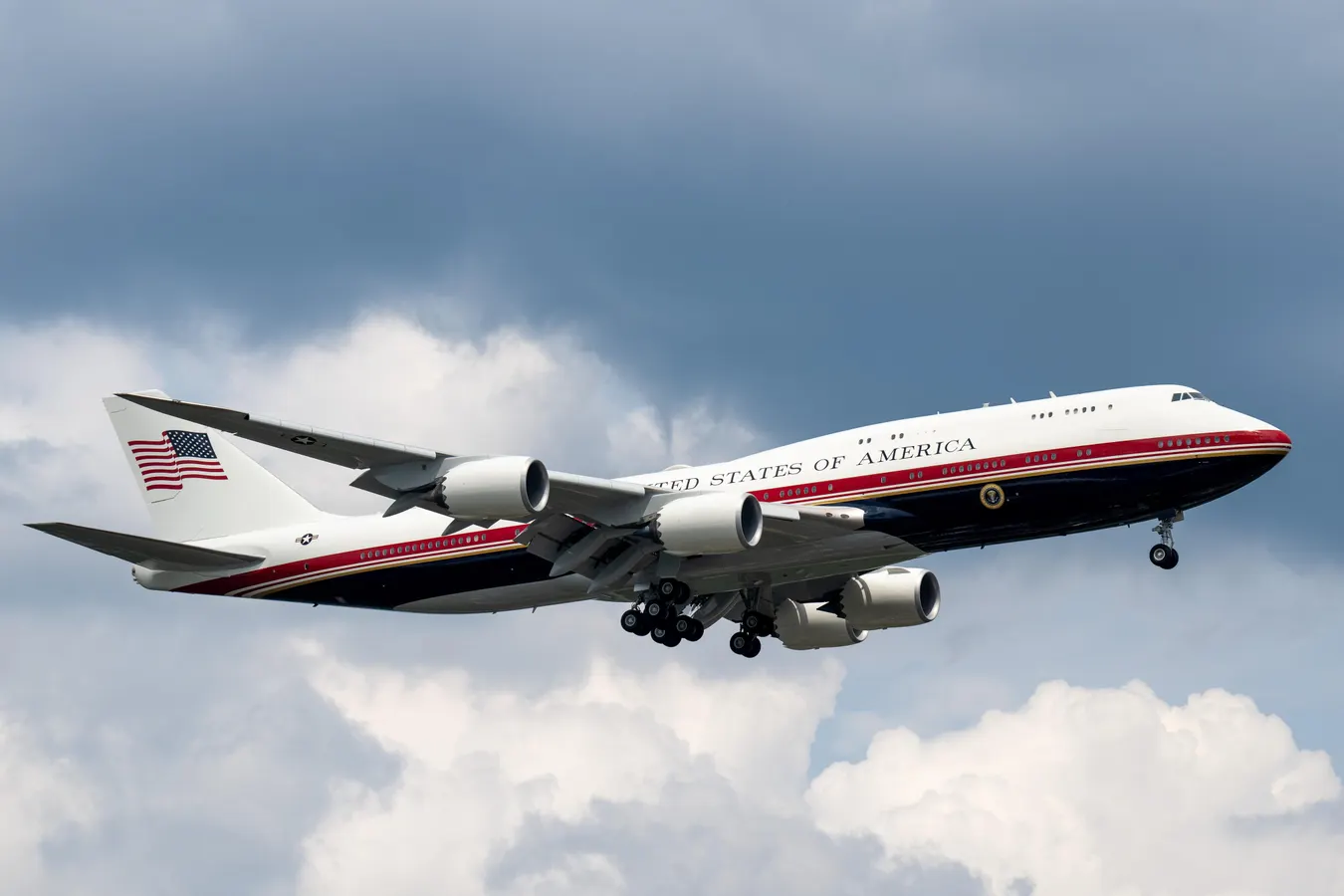 Trump Will Start Using Qatari Jet Again Despite Security Concerns