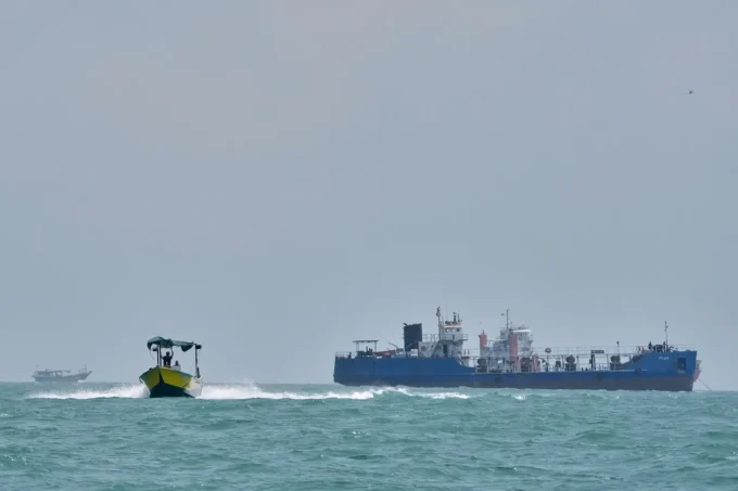Oil Crosses 0 A Barrel As Iran Conflict Intensifies