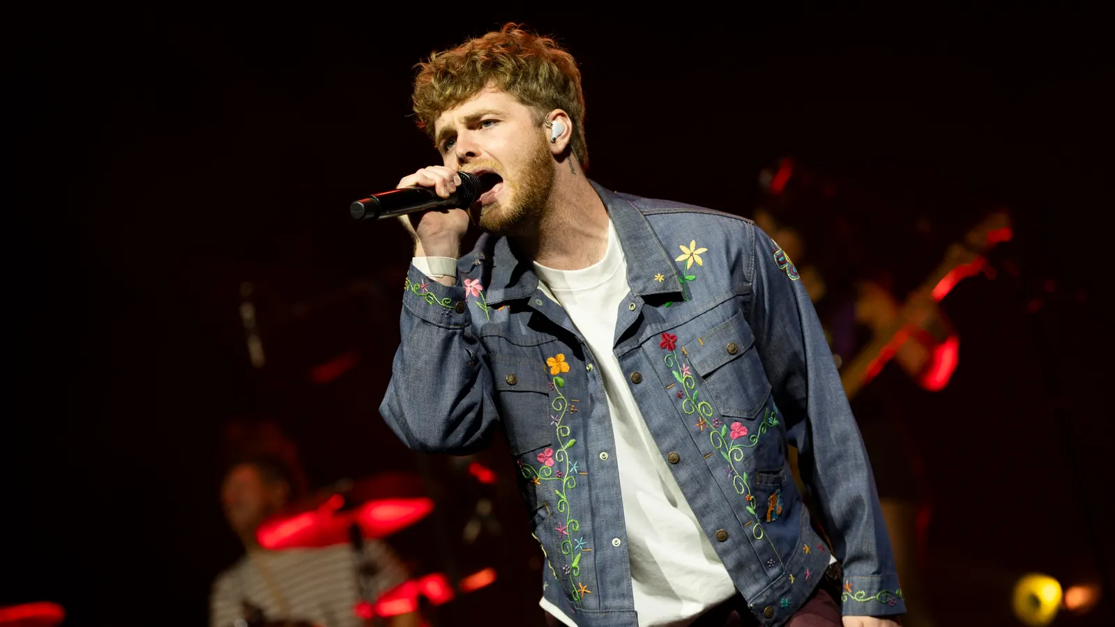 Alex Warren Hits No. 1 For The First Time On Multiple Charts