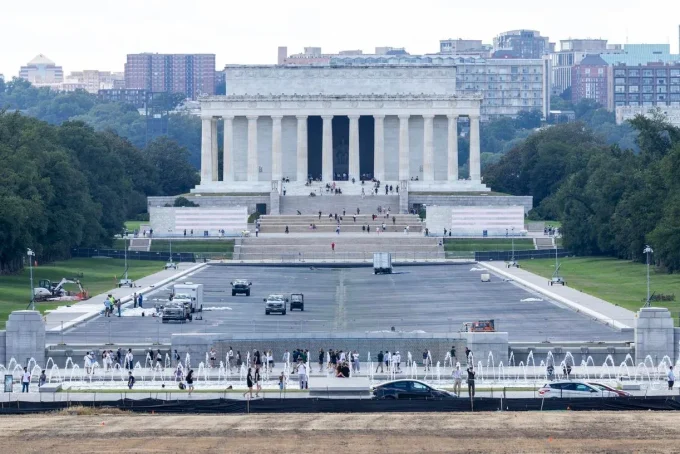 Reflecting Pool Contractor Admits ‘Human Oversight’—Not Vandals—Led To Peeling, Report Says