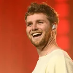 Alex Warren Hits No. 1 For The First Time With His New Album