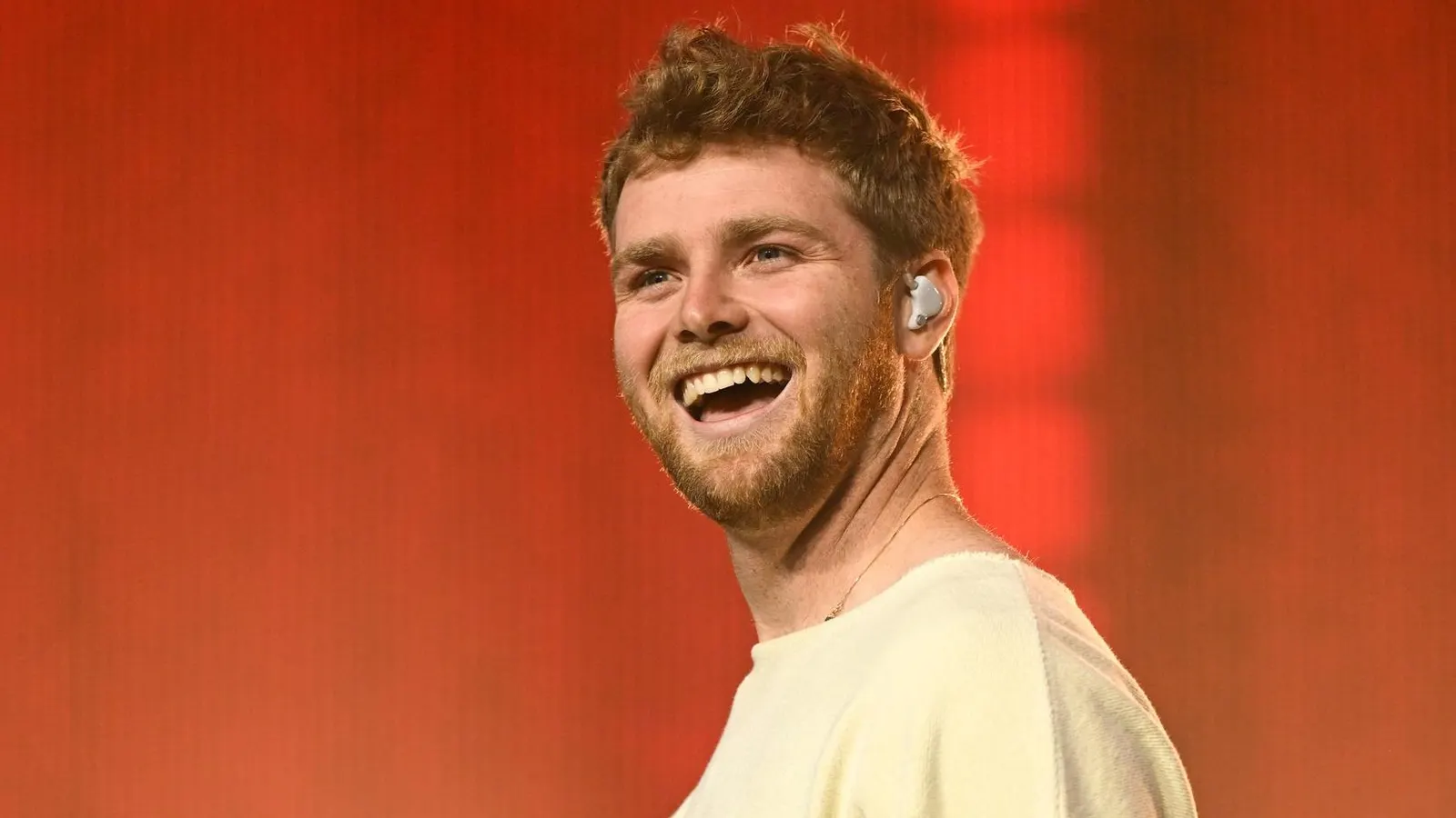 Alex Warren Hits No. 1 For The First Time With His New Album
