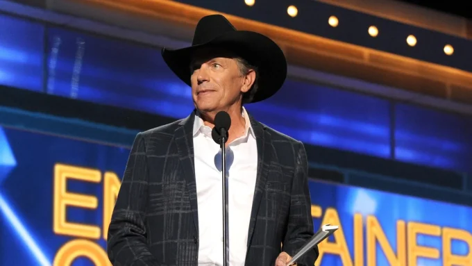George Strait Hits A Chart Milestone Few Country Acts Will Reach