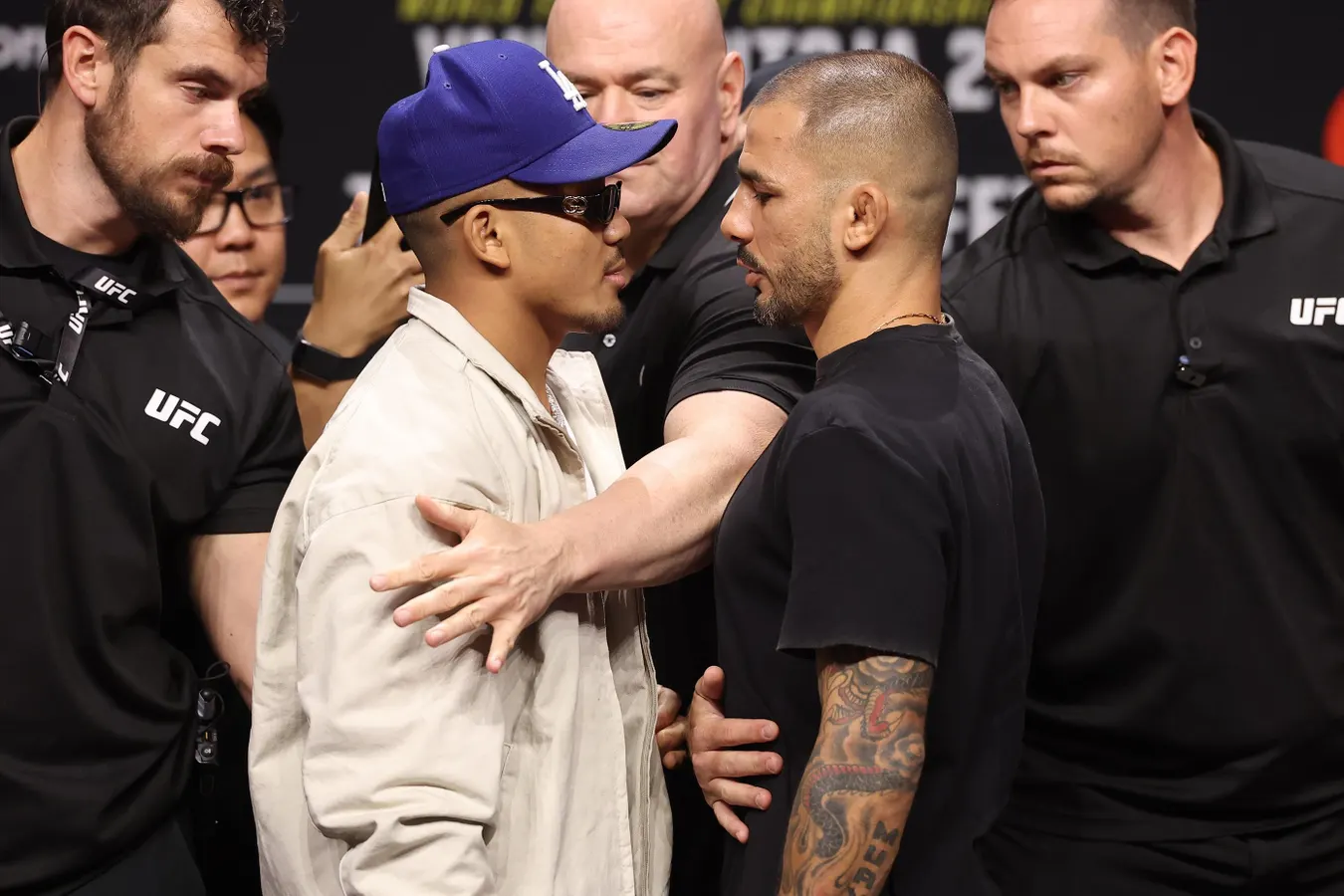 Van Vs. Pantoja 2 Fight Card Set