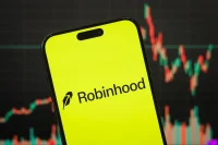 Robinhood Drops 5% After Employees Accused Of Crypto Fraud