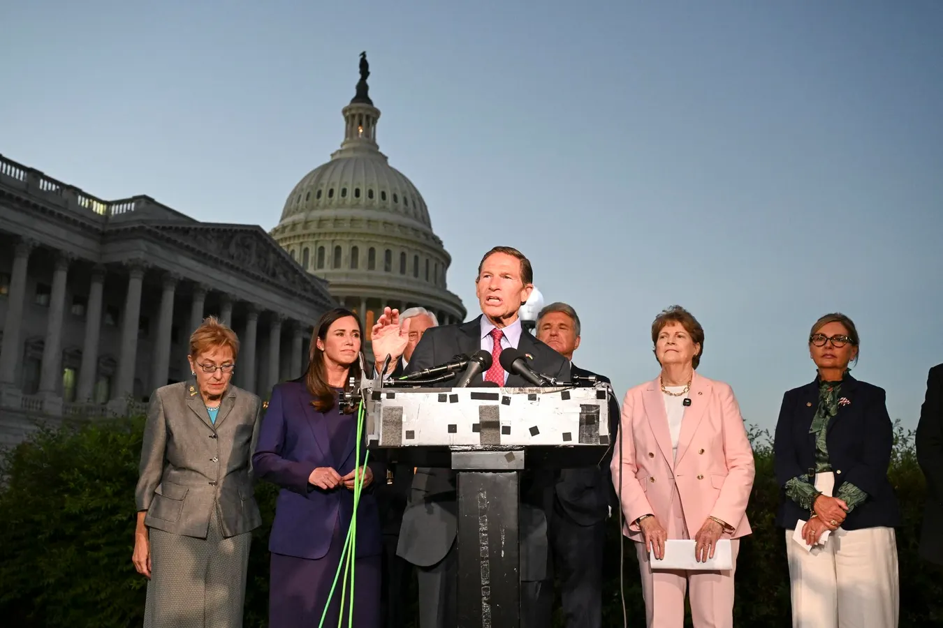 Ukraine Returns To The U.S. Agenda As Congress Passes A Sweeping Sanctions Bill On Russia