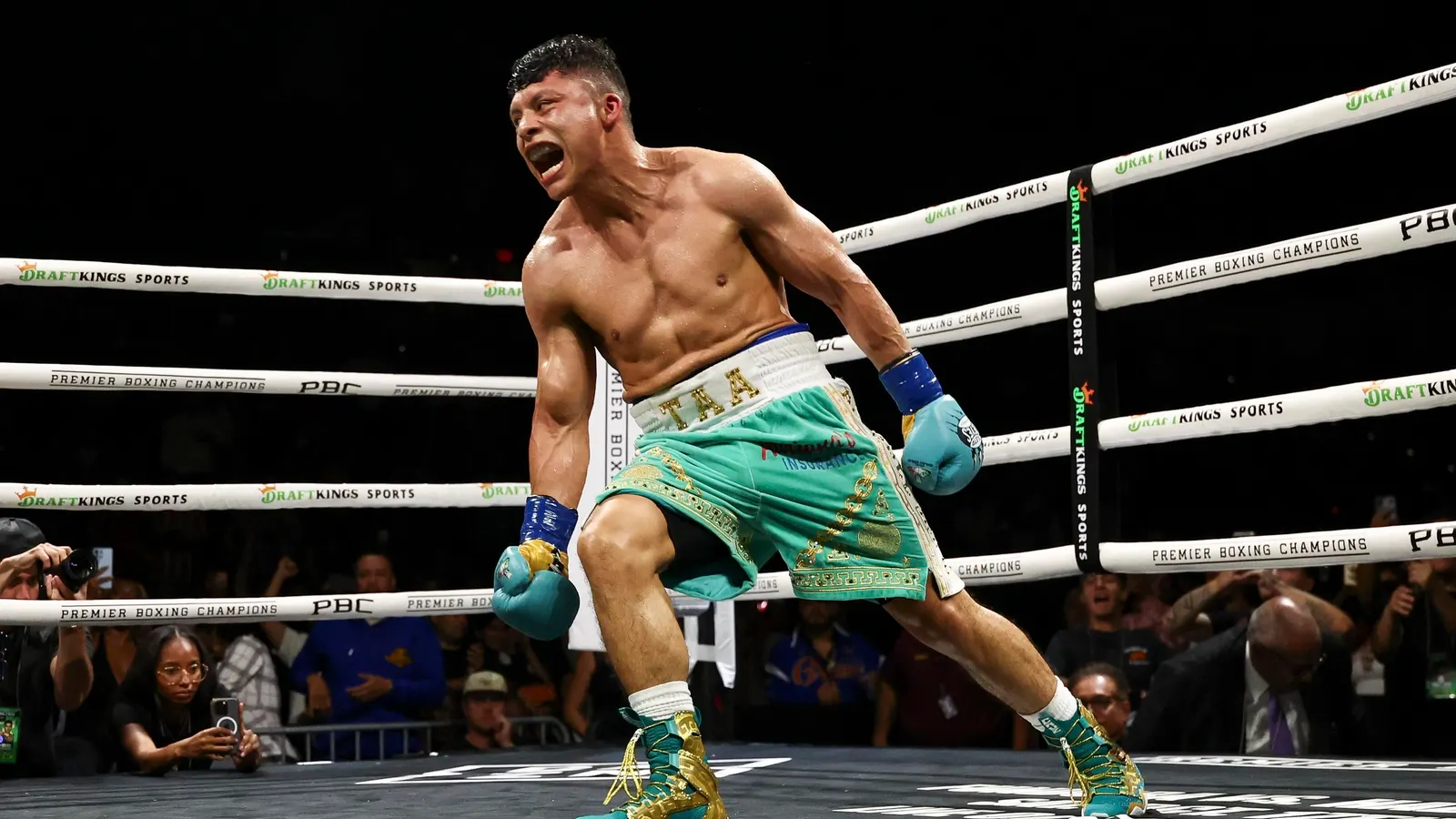 Isaac Cruz Scores Definitive One-Punch KO Victory Over Nestor Bravo