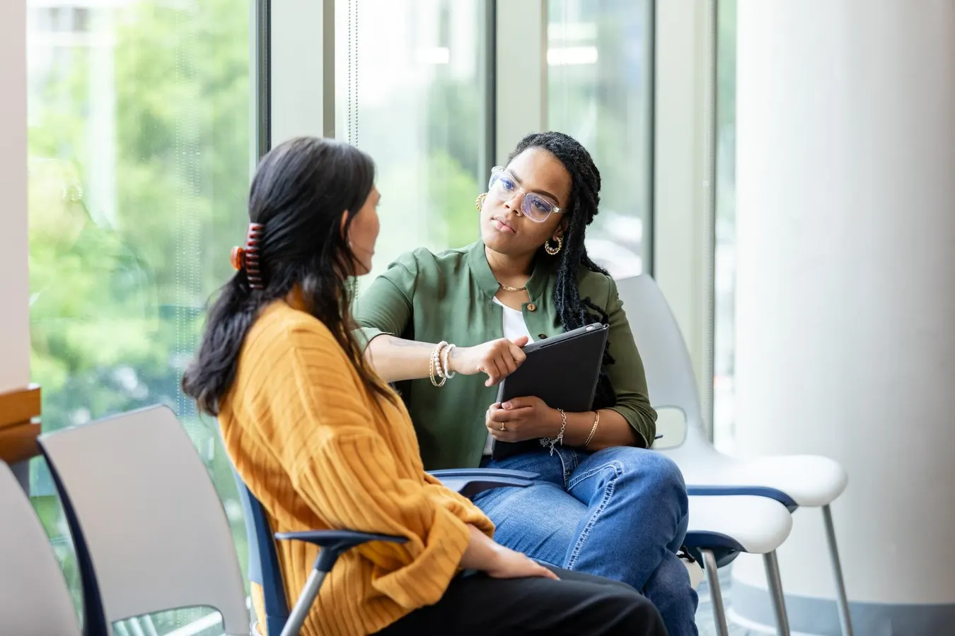 AI And The Ongoing Divisional Debate Between Mindfulness Versus Meditation