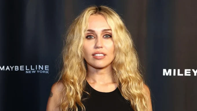 Miley Charts Four Versions Of Her Latest Album In The Top 10