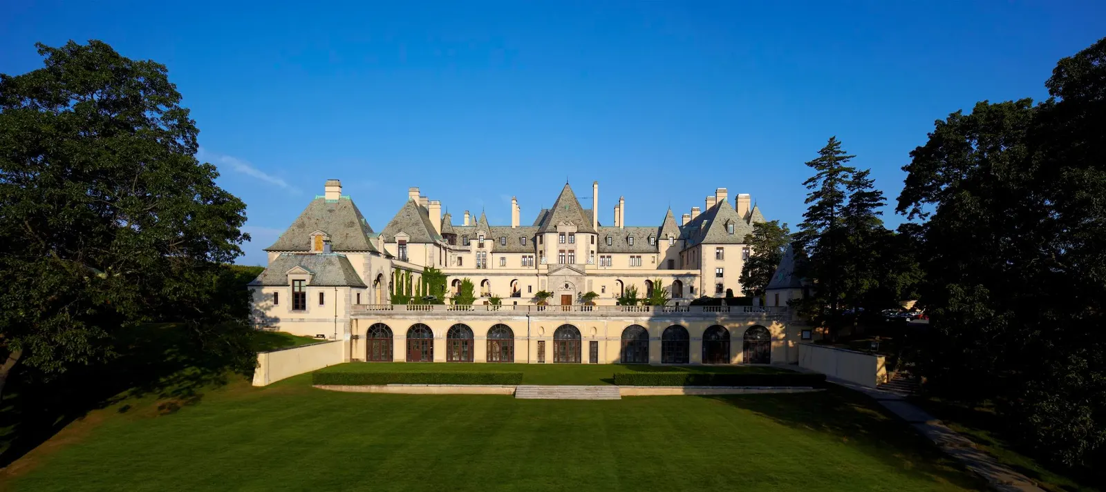 New York Castle From Taylor Swift’s ‘Blank Space’ Music Video Headed To Auction (Photos)