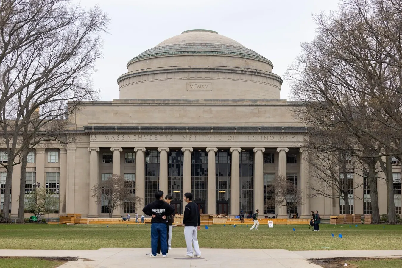 MIT Scientists Create Swimming Robot Powered By Muscle Cells