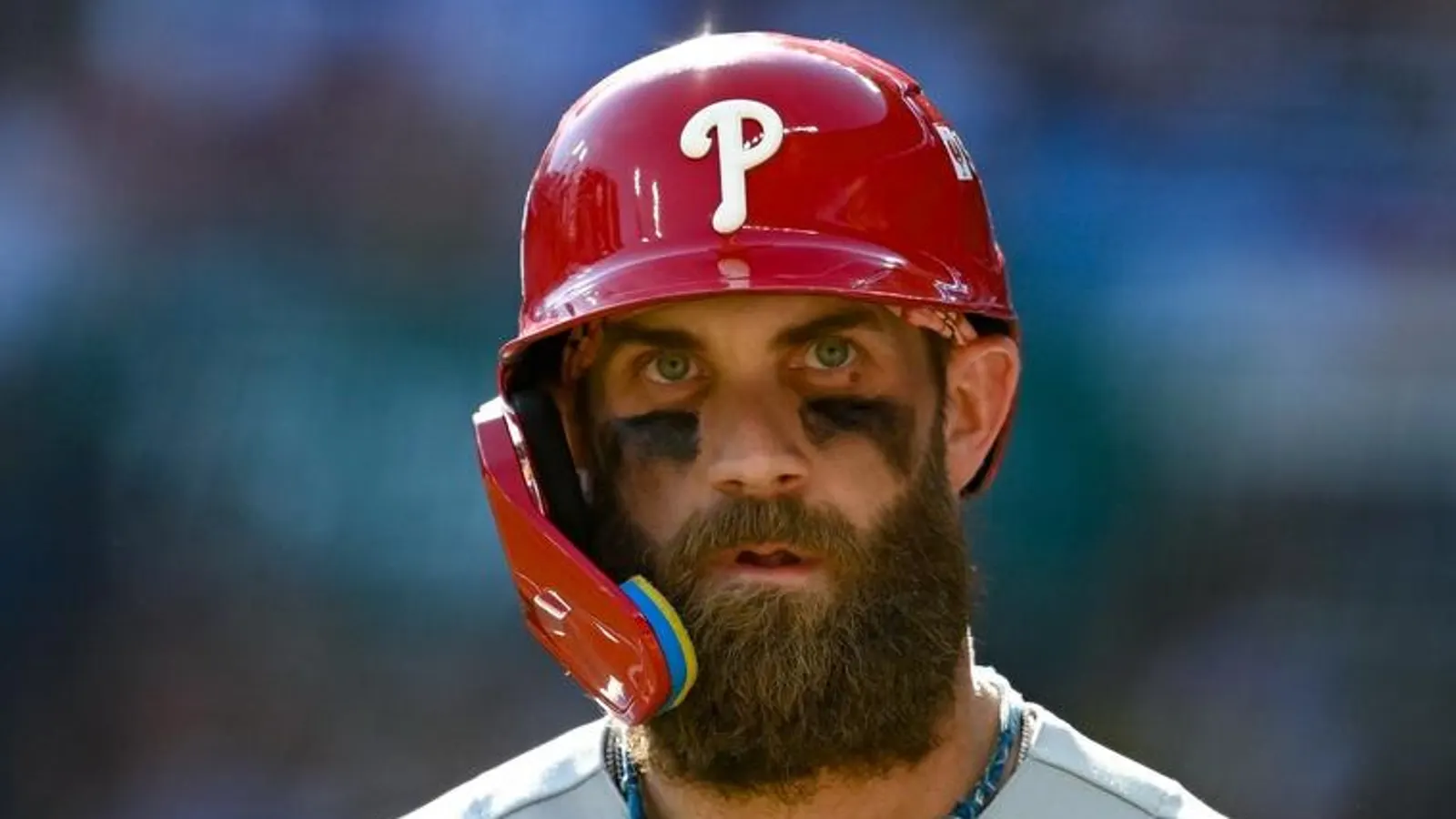 Braves Shortstop Sends 2-Word Bryce Harper Jab After Phillies Outfielder’s Near Miss