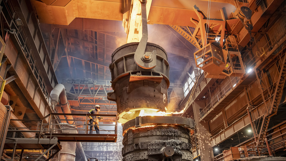 Ukraine’s biggest steelmaker halts production — RT Business News