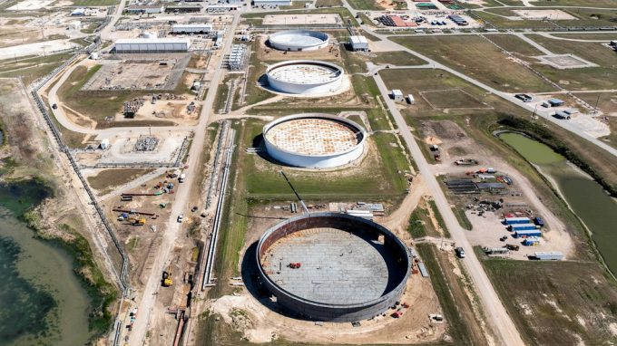 US strategic oil reserve plunges to 44-year low  — RT Business News