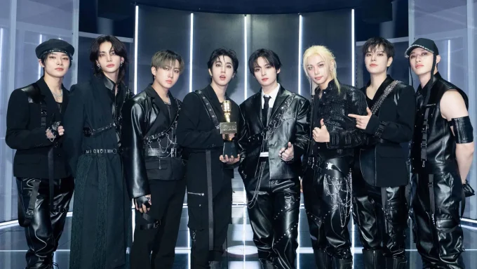 Stray Kids Bookend A Chart With Multiple Top Performers