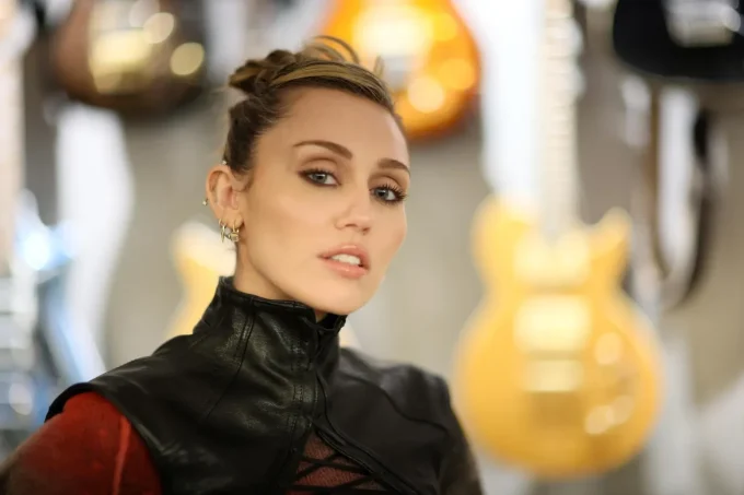 Miley Won One Of The Closest No. 1 Album Races Of All Time