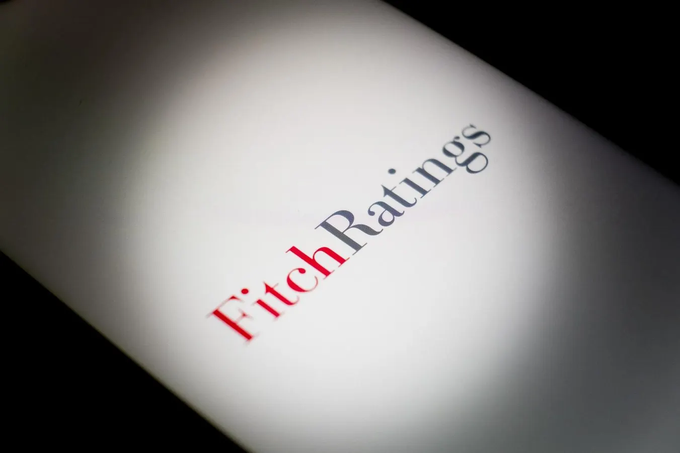 Fitch’s AI Stress Test Flags Sectors Facing The Most Credit Risk