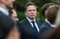 Musk Says ‘Certain Oligarchs’ Are Blocking Starlink In India