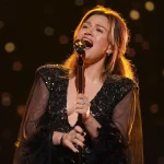 Brooklyn Store Says It Reached Out To Kelly Clarkson To ‘Clear The Air’ Over Mechanical Bird Dispute