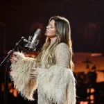 Kelly Clarkson And The Psychology Of Feeling Judged When Shopping